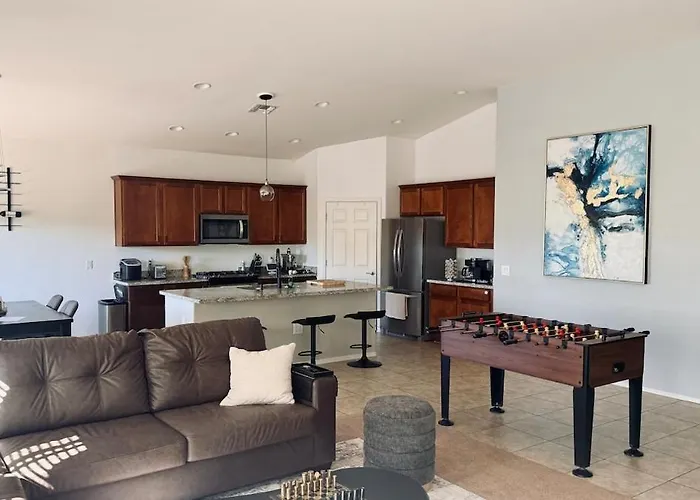 4bed 2bath Retreat - 120inch Theater