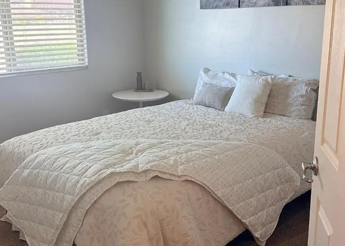 4bed 2bath Retreat - 120inch Theater Holiday home Corona de Tucson
