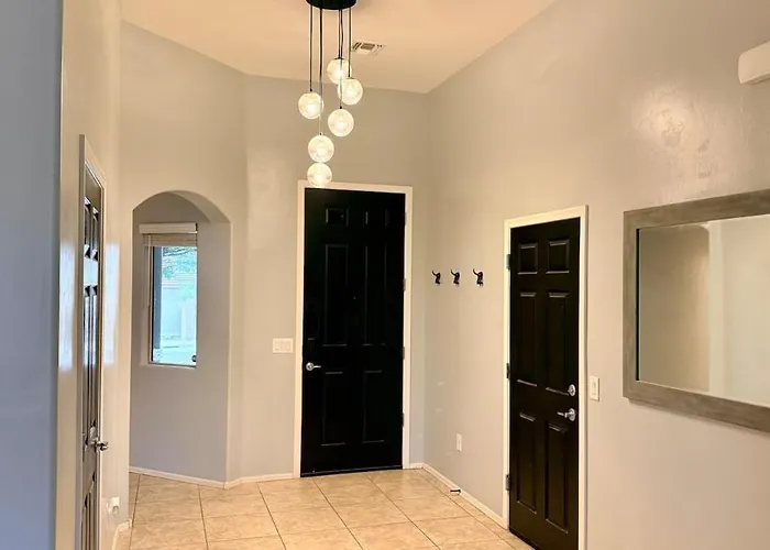 4bed 2bath Retreat - 120inch Theater * Corona de Tucson