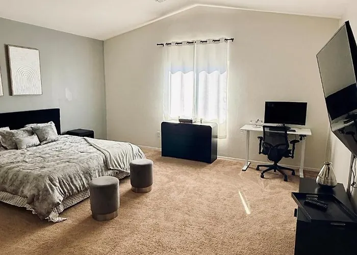 4bed 2bath Retreat - 120inch Theater Holiday home Corona de Tucson