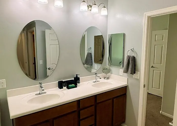 4bed 2bath Retreat - 120inch Theater Holiday home Corona de Tucson
